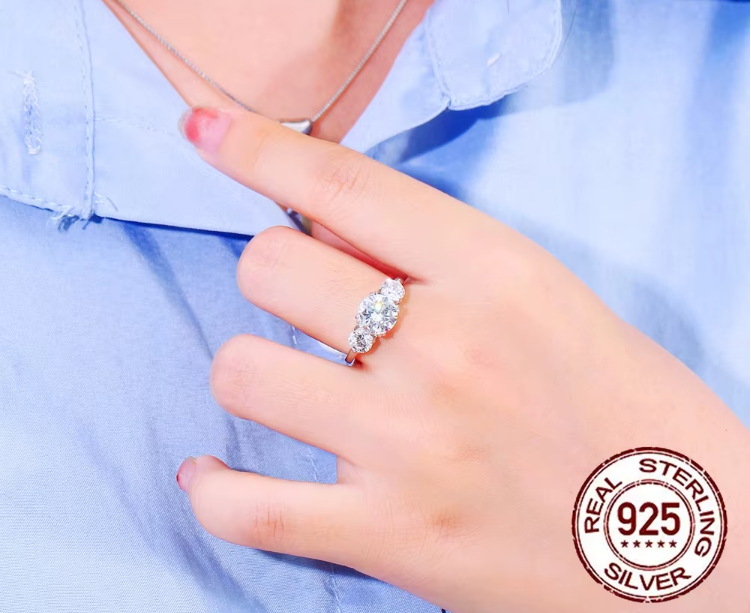 S925 Sterling Silver Brilliant Cut 3 Stud RING RG -29