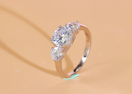 S925 Sterling Silver Brilliant Cut 3 Stud RING RG -29
