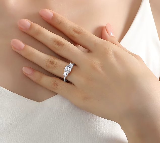Luxury 3 Stud Diamond Ring - Real 18K Gold 5d Hollow 2 Carat Moissanite Diamond in Centre & 2x 0.3ct Side Studs Ring B1-GR-06